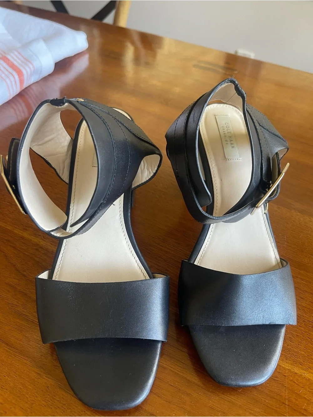 Cole Haan 2.5 inch heel, darling size 6.5, so cute and comfortable!